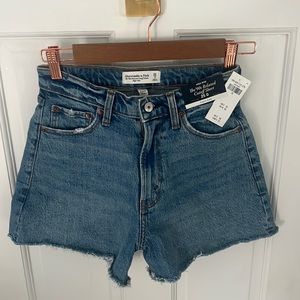 NWT Brand New Abercrombie 90's relaxed cutoff jean shorts